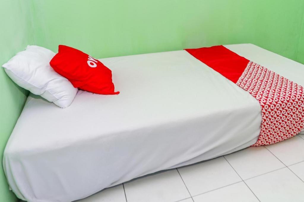 Hotel Spot On 94166 Kost Bunda Syariah à Bekasi Extérieur photo