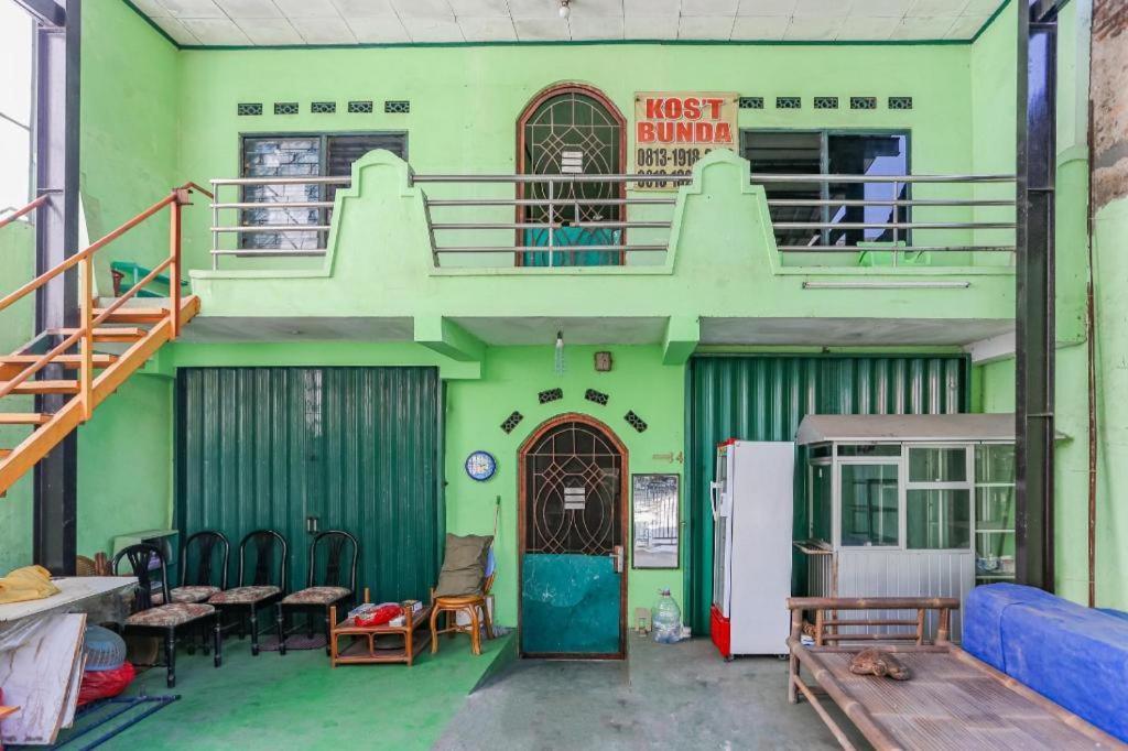 Hotel Spot On 94166 Kost Bunda Syariah à Bekasi Extérieur photo