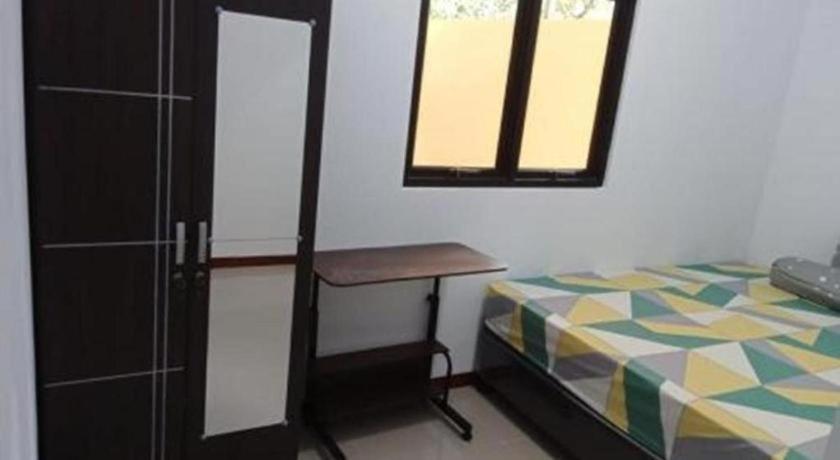 Hotel Spot On 94166 Kost Bunda Syariah à Bekasi Extérieur photo